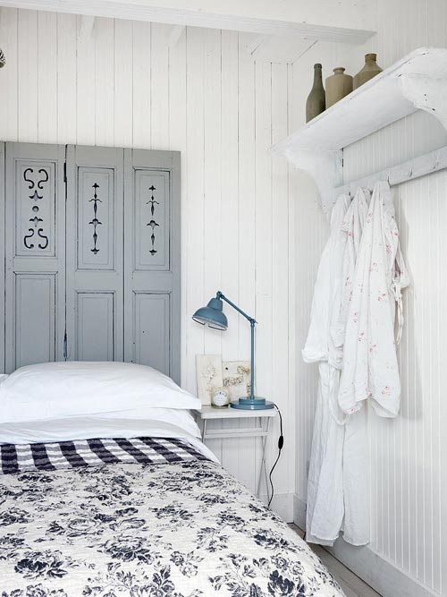 Witte slaapkamer met blauwe accenten Witte slaapkamer met blauwe accenten