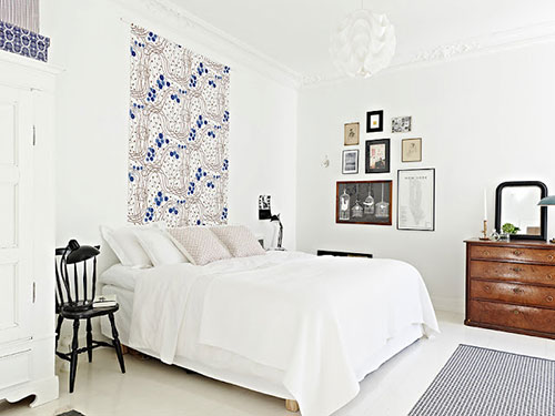 Witte slaapkamer met blauwe kleurtinten Witte slaapkamer met blauwe kleurtinten