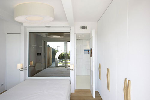 Witte slaapkamer met Italiaans design