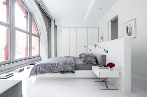 Witte slaapkamer van modern authentiek appartement uit New York Witte slaapkamer van modern authentiek appartement uit New York