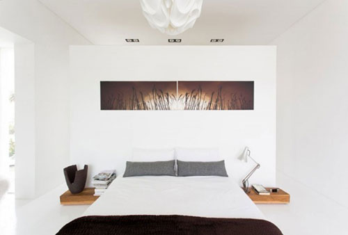 Witte slaapkamer met natuurlijke sfeer