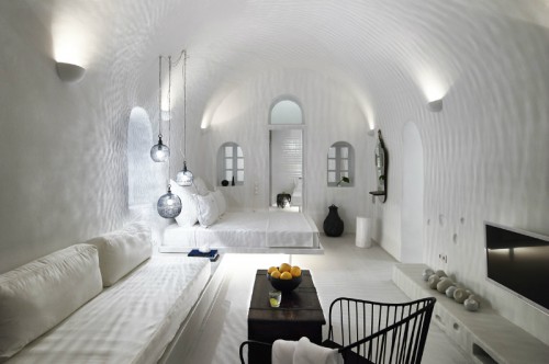 Witte slaapkamer in Santorini door Patsios architecten Witte slaapkamer in Santorini door Patsios architecten