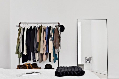 Witte slaapkamer van een vierkamerappartement Witte slaapkamer van een vierkamerappartement