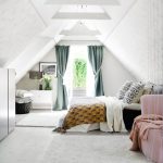 Zolder slaapkamer van een landelijke Deense woning