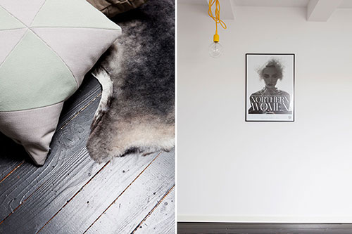 Zolder slaapkamer met zwarte vloer en witte muren Zolder slaapkamer met zwarte vloer en witte muren