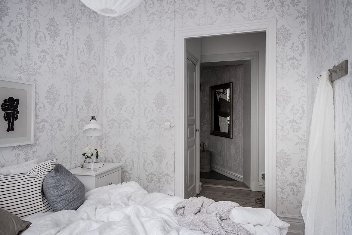 Zweedse slaapkamer met een romantische sfeer Zweedse slaapkamer met een romantische sfeer