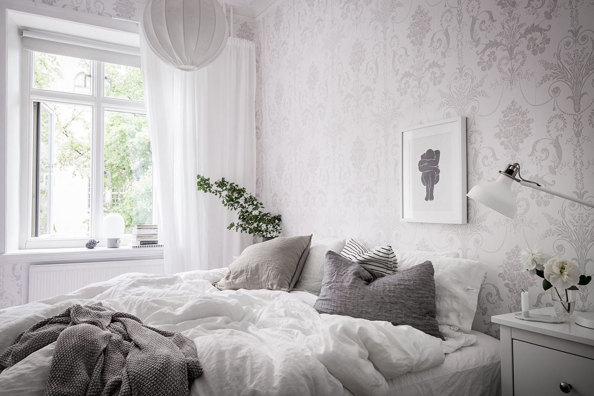 Zweedse slaapkamer met een romantische sfeer Zweedse slaapkamer met een romantische sfeer
