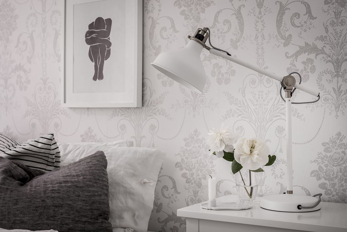 Zweedse slaapkamer met een romantische sfeer Zweedse slaapkamer met een romantische sfeer